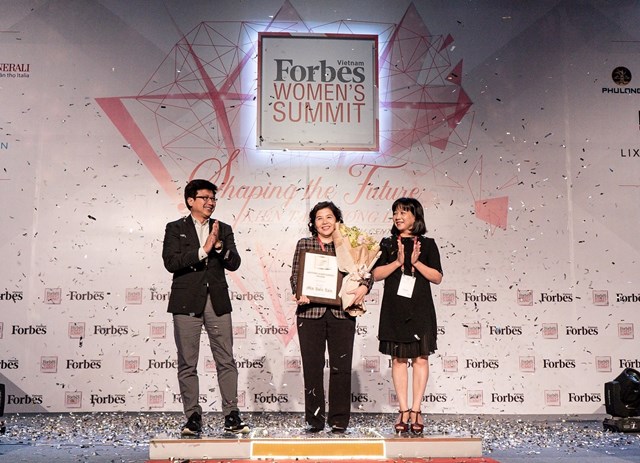 B&agrave; Mai Kiều Li&ecirc;n l&agrave; người duy nhất được trao danh hiệu &ldquo;Th&agrave;nh tựu trọn đời&rdquo; từ Forbes Việt Nam.