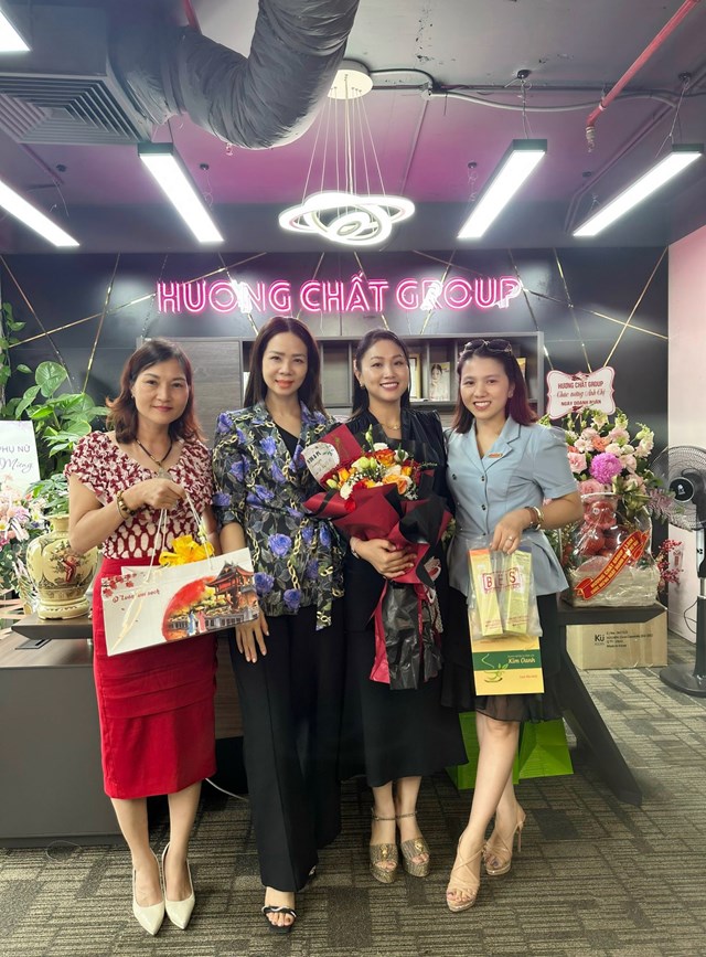 Ch&uacute;c mừng Chủ tịch ki&ecirc;m Ceo Hương Chất Group