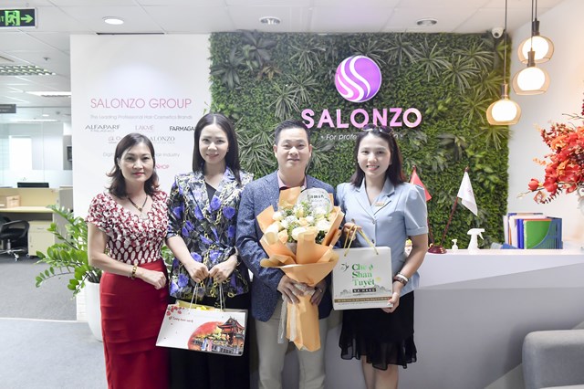 Ch&uacute;c Tổng gi&aacute;m đốc C&ocirc;ng ty CP Mỹ phẩm Salonzo Trần Ho&agrave;n Sinh v&agrave; doanh nghiệp ng&agrave;y c&agrave;ng ph&aacute;t triển rực rỡ