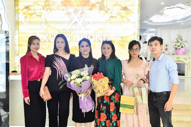 Ch&uacute;c doanh nh&acirc;n Đặng Thị Xu&acirc;n Hương - Nh&agrave; s&aacute;ng lập Hệ thống thẩm mỹ Xu&acirc;n Hương c&oacute; một ng&agrave;y kỷ niệm 13/10 vui vẻ, hạnh ph&uacute;c v&agrave; nhiều &yacute; nghĩa