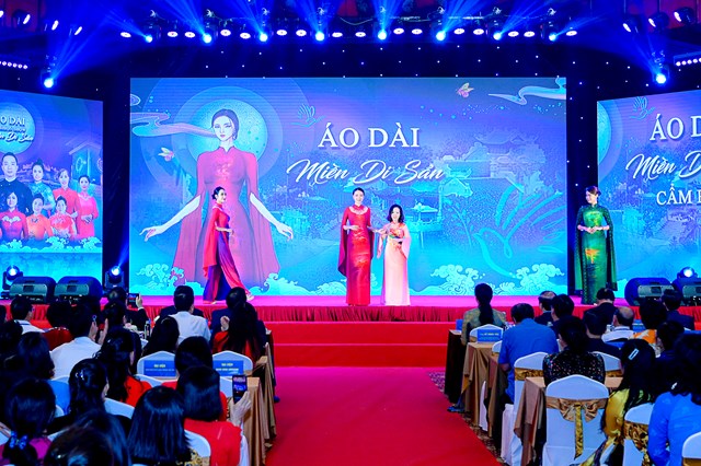 NTK Nga Lịch v&agrave; c&aacute;c người mẫu trong BST &ldquo;Miền di sản Cẩm Phả - Quảng Ninh&rdquo;
