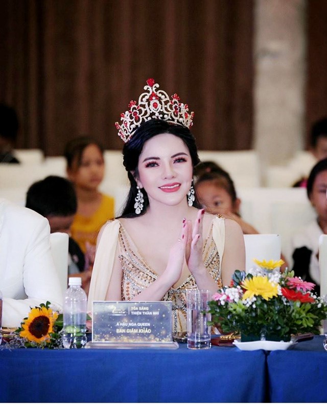&Aacute; hậu Doanh nh&acirc;n Quốc tế Vũ Thị Hồng Nga