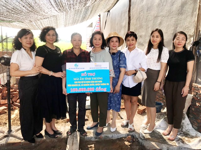 Trao kinh ph&iacute; x&acirc;y nh&agrave; m&aacute;i ấm t&igrave;nh thương