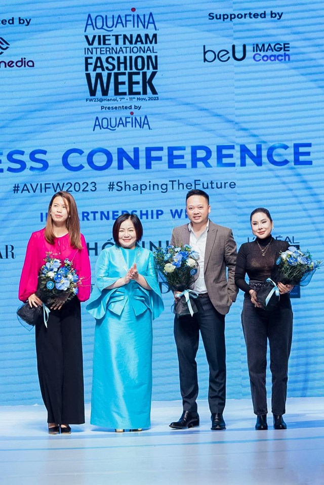 S Florist đồng h&#224;nh c&#249;ng Tuần lễ Thời trang Quốc tế Việt Nam Thu Đ&#244;ng 2023 - Ảnh 3