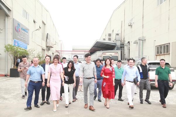 Hoạt động thăm c&aacute;c doanh nghiệp của CLB CEO1983 lu&ocirc;n được thực hiện thường xuy&ecirc;n gi&uacute;p gắn kết c&aacute;c th&agrave;nh vi&ecirc;n v&agrave; chia sẻ, học hỏi gi&uacute;p nhau ph&aacute;t triển