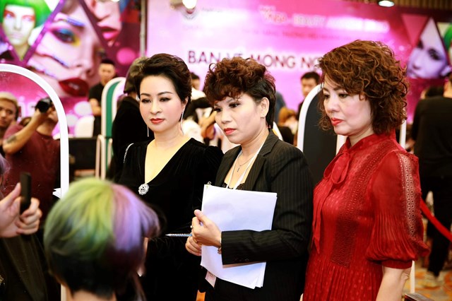 NTM Huyền Hương rạng rỡ ngồi ghế Cố vấn cao cấp Cuộc thi chung kết ng&#224;nh l&#224;m đẹp Việt Nam - Ảnh 6