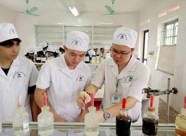 Trường Cao đẳng Y Dược Ph&#250; Thọ: Đẩy mạnh ứng dụng c&#244;ng nghệ trong đ&#224;o tạo v&#224; nghi&#234;n cứu khoa học  - Ảnh 1