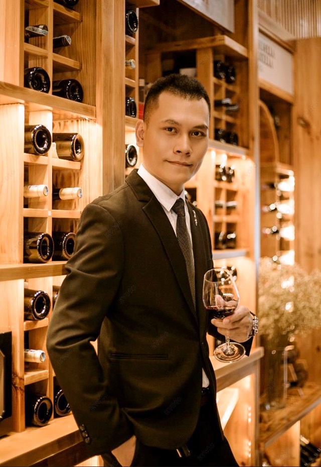 Đối với doanh nh&acirc;n Nguyễn Khắc Ki&ecirc;n, trong kinh doanh &ldquo;chữ t&acirc;m&rdquo; v&agrave; &ldquo;chữ đức&rdquo; lu&ocirc;n được đặt l&ecirc;n h&agrave;ng đầu.