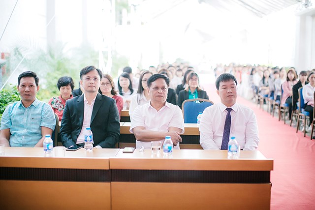 Ban l&atilde;nh đạo C&ocirc;ng ty Gia Nguyễn