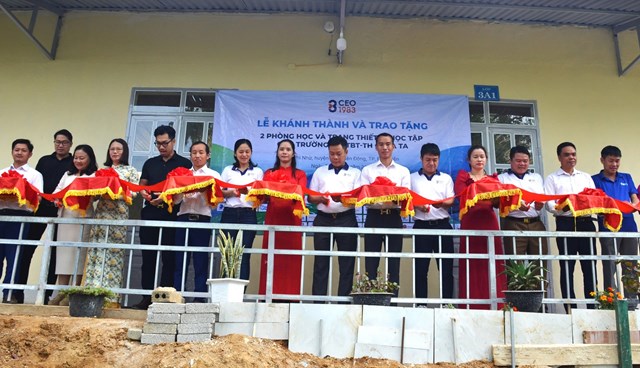 C&#226;u lạc bộ CEO 1983 đồng h&#224;nh c&#249;ng học sinh v&#249;ng cao - Ảnh 1