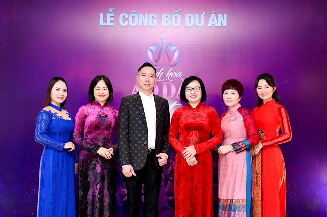 Đại diện Sở Văn h&oacute;a-Thể thao, Sở Du lịch TP. H&agrave; Nội đế ch&uacute;c mừng chương tr&igrave;nh

Nhiều nữ l&atilde;nh đạo doanh nh&acirc;n đ&atilde; tham gia v&agrave; ch&uacute;c mừng chương tr&igrave;nh


C&aacute;c nữ gi&aacute;o vi&ecirc;n tại tỉnh Quảng Ninh - nơi sẽ diễn ra chương tr&igrave;nh tiếp theo tới tham dự sự kiện

Nguy&ecirc;n Thứ trưởng Bộ VH-TT&amp;DL Đặng Thị B&iacute;ch Li&ecirc;n v&agrave; Đại sứ El Salvador tại Việt Nam Ruben Omar Orozco Burgos c&ugrave;ng con g&aacute;i l&agrave; ca sĩ Pamela Orozco v&agrave; nh&agrave; thiết kế Đỗ Trịnh Ho&agrave;i Nam


Doanh nh&acirc;n, nghệ sĩ Mai Thu Huyền c&ugrave;ng c&aacute;c doanh nh&acirc;n -những người y&ecirc;u &aacute;o d&agrave;i đ&ecirc;n ch&uacute;c mừng chương tr&igrave;nh.