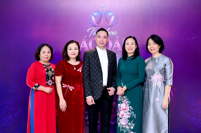 Nhiều nữ l&atilde;nh đạo doanh nh&acirc;n đ&atilde; tham gia v&agrave; ch&uacute;c mừng chương tr&igrave;nh