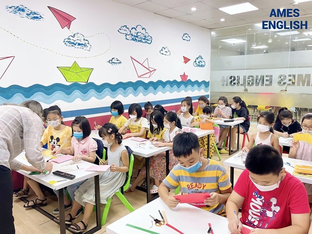 AMES ENGLISH: V&#236; một Việt Nam kh&#244;ng c&#242;n r&#224;o cản ng&#244;n ngữ với thế giới  - Ảnh 2