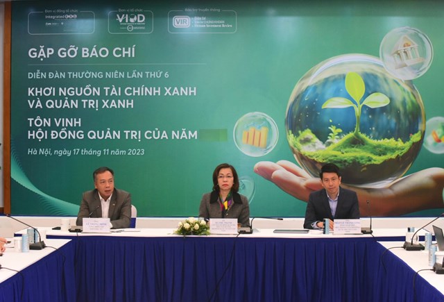 &nbsp;&Ocirc;ng L&ecirc; Trọng Minh - Tổng Bi&ecirc;n tập B&aacute;o Đầu tư,&nbsp;b&agrave; H&agrave; Thu Thanh - Chủ tịch Hội đồng Quản trị Viện Th&agrave;nh vi&ecirc;n Hội đồng Quản trị Việt Nam (VIOD), &ocirc;ng Phan L&ecirc; Th&agrave;nh Long - Tổng Gi&aacute;m đốc điều h&agrave;nh VIOD (Từ tr&aacute;i sang)