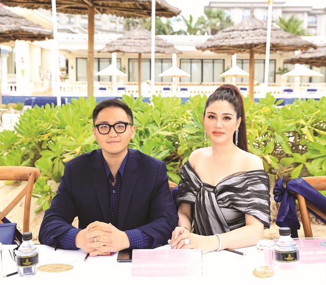 Chú thích ảnh: CEO Nguyễn Quang Tú - (con trai Hoa hậu Xuân Hương) sau khi đi du học ở Mỹ về hiện nay anh đang phụ giúp mẹ điều hành Hệ thống Thẩm mỹ viện Xuân Hương