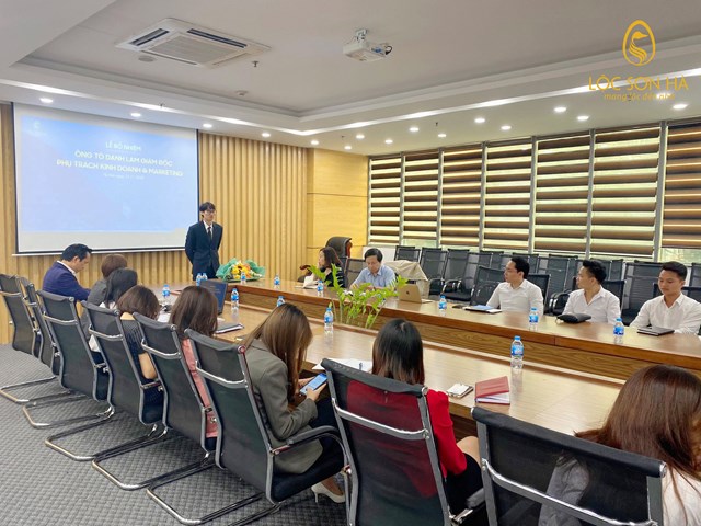 Tân Giám đốc phụ trách Kinh doanh & Marketing Công ty Tô Danh Lam phát biểu trong buổi lễ