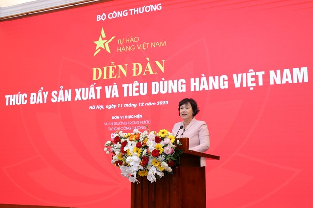 B&agrave;&nbsp;L&ecirc; Việt Nga ph&aacute;t biểu tại Diễn đ&agrave;n