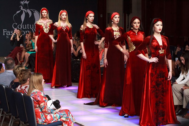 D&agrave;n mẫu quốc tế trong Couture Fashion Week New York 2017 của Đỗ Trịnh Ho&agrave;i Nam.
