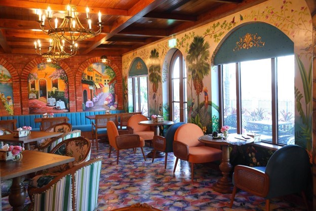 Nh&agrave; h&agrave;ng Venice Hotel với toạ lạc b&ecirc;n bờ biển với kh&ocirc;ng gian rộng r&atilde;i, kho&aacute;ng đạt