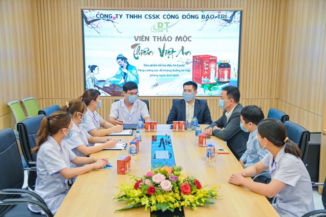 Ban lãnh đạo Công ty Bảo Trí và nhà máy họp bàn