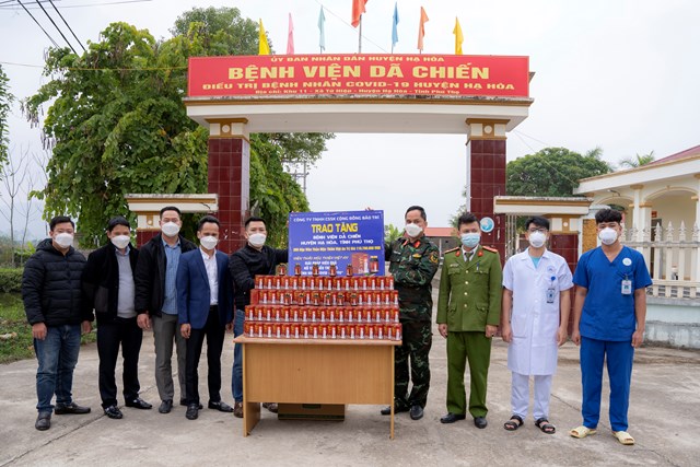 C&ocirc;ng ty Bảo Tr&iacute; trao tặng sản phẩm Vi&ecirc;n thảo mộc Thi&ecirc;n Việt An tại Bệnh viện d&atilde; chiến huyện Hạ H&ograve;a