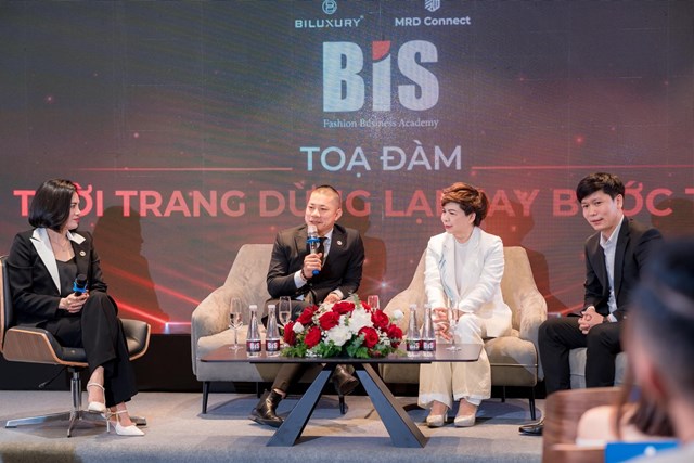CEO Huệ B&ugrave;i v&agrave; Doanh nh&acirc;n L&ecirc; Xu&acirc;n T&ugrave;ng trả lời tọa đ&agrave;m