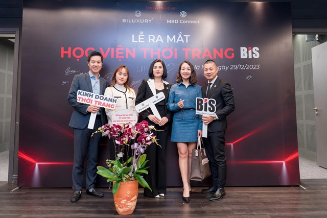 CLB CEO 1983 ch&uacute;c mừng Lễ ra mắt Học viện BIS c&ugrave;ng Doanh nh&acirc;n L&ecirc; Xu&acirc;n T&ugrave;ng