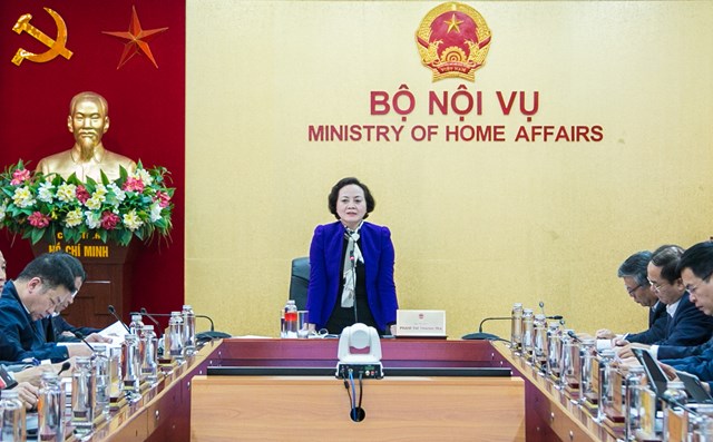 X&#226;y dựng, ban h&#224;nh một loạt quy định về c&#244;ng chức, vi&#234;n chức, tiền lương,... - Ảnh 1