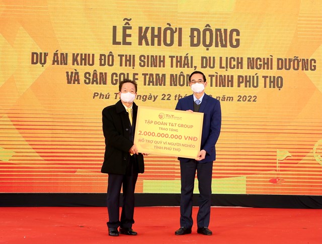 Tập đo&agrave;n T&amp;T đ&atilde; trao tặng Quỹ v&igrave; người ngh&egrave;o Tỉnh Ph&uacute; Thọ 2 tỷ đồng.