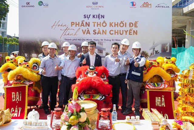 Sự kiện ho&agrave;n th&agrave;nh phần th&ocirc; khối đế thương mại đ&aacute;nh dấu cột mốc mới của dự &aacute;n