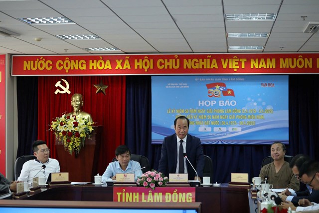Ban tổ chức th&ocirc;ng tin tại họp b&aacute;o