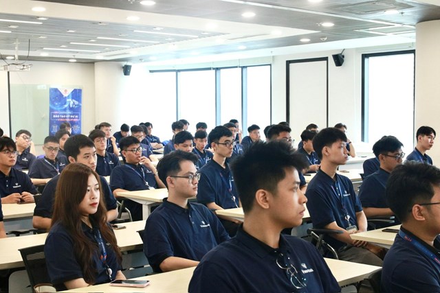 Học vi&ecirc;n sẽ được đ&agrave;o tạo miễn ph&iacute;, nhận đ&atilde;i ngộ hấp dẫn c&ugrave;ng cơ hội tham gia v&agrave;o c&aacute;c dự &aacute;n tầm cỡ &nbsp;