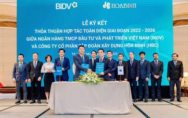Tập đo&#224;n X&#226;y dựng H&#242;a B&#236;nh v&#224; Ng&#226;n h&#224;ng TMCP Đầu tư v&#224; Ph&#225;t triển Việt Nam k&#237; kết hợp t&#225;c to&#224;n diện giai đoạn 2022 - 2026 - Ảnh 2
