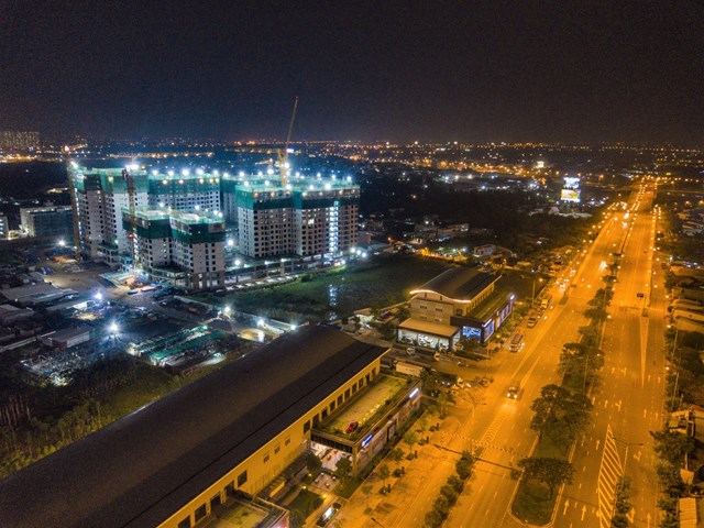 Th&agrave;nh phố &Aacute;nh s&aacute;ng Akari City đang h&igrave;nh th&agrave;nh b&ecirc;n cạnh đại lộ V&otilde; Văn Kiệt &ndash; một trong những tuyến đường đẹp nhất TP HCM