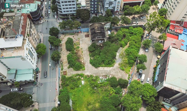 Tuy nhi&ecirc;n, từ năm 2016, Bộ C&ocirc;ng thương c&oacute; chủ trương để Sabeco tho&aacute;i vốn đầu tư tại Sabeco Pearl. Giữa năm 2016, HĐQT Sabeco đ&atilde; thanh l&yacute; to&agrave;n bộ cổ phần sở hữu trong Sabeco Pearl cho c&aacute;c cổ đ&ocirc;ng c&ograve;n lại, thu về khoản tiền gần 200 tỉ đồng. C&aacute;c cổ đ&ocirc;ng c&ograve;n lại sau đ&oacute; cũng lần lượt b&aacute;n cổ phần của m&igrave;nh dẫn đến khu &ldquo;đất v&agrave;ng&rdquo; Hai B&agrave; Trưng rơi v&agrave;o tay một số c&aacute; nh&acirc;n - tờ&nbsp;Thanh Ni&ecirc;n&nbsp;th&ocirc;ng tin