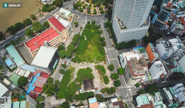 L&ocirc; đất c&oacute; 4 mặt tiền, thu hẹp dần về hướng đường C&ocirc;ng trường M&ecirc; Linh, hướng về s&ocirc;ng S&agrave;i G&ograve;n.