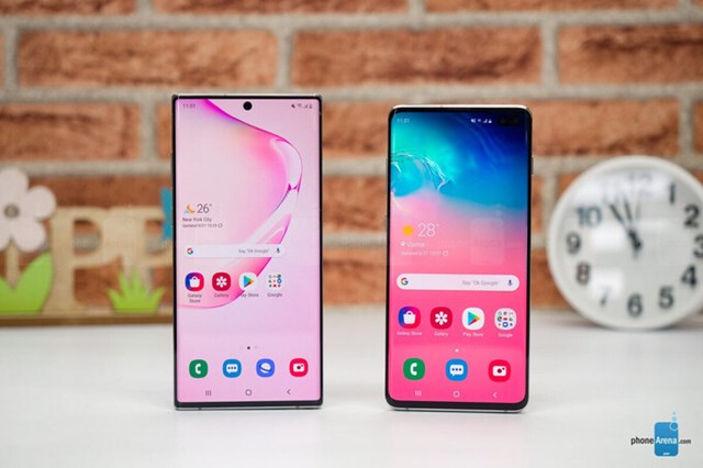 Galaxy Note10 (b&ecirc;n tr&aacute;i) v&agrave; Galaxy S10 (b&ecirc;n phải) c&oacute; thể bị "khai tử" sớm
