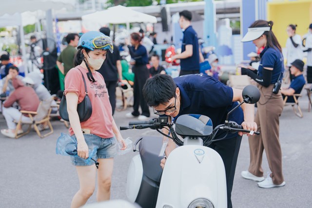 Kh&#244;ng c&#242;n chuộng xe xăng, nhiều gia đ&#236;nh ưu ti&#234;n chọn xe m&#225;y điện VinFast Motio cho con dịp tựu trường - Ảnh 1
