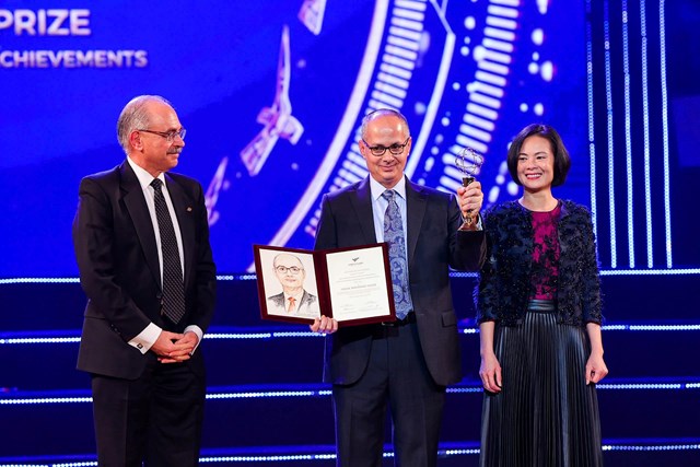 GS. Omar M. Yaghi - Chủ nh&#226;n Giải thưởng VinFuture nhận Giải Nobel H&#243;a học 2025 - Ảnh 2