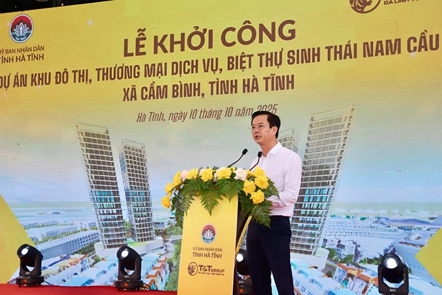 &Ocirc;ng Trần B&aacute;u H&agrave;, Ph&oacute; Chủ tịch UBND tỉnh H&agrave; Tĩnh ph&aacute;t biểu tại lễ khởi c&ocirc;ng &nbsp;