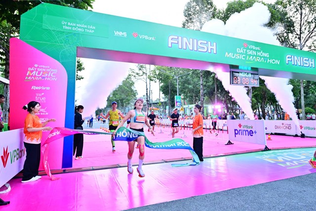 12.000 runner về đ&#237;ch, VPBank Đất Sen Hồng Music Marathon 2025 kết th&#250;c ấn tượng - Ảnh 4