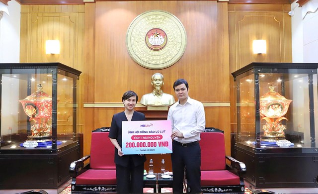MB Life chung tay chia sẻ kh&#243; khăn với đồng b&#224;o v&#249;ng lũ lụt - Ảnh 1