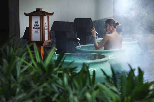 Yoko Onsen Quang Hanh.