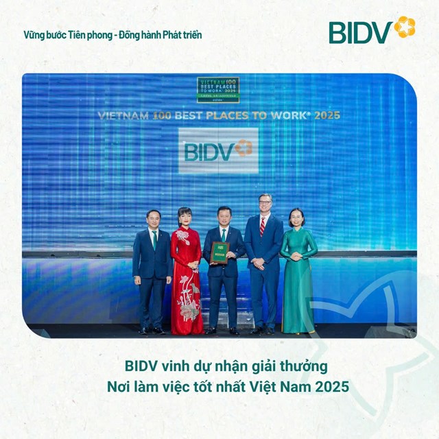 Ph&oacute; Tổng Gi&aacute;m đốc BIDV Ho&agrave;ng Việt H&ugrave;ng đại diện ng&acirc;n h&agrave;ng nhận Danh hiệu "Nơi l&agrave;m việc tốt nhất Việt Nam năm 2025" &nbsp;