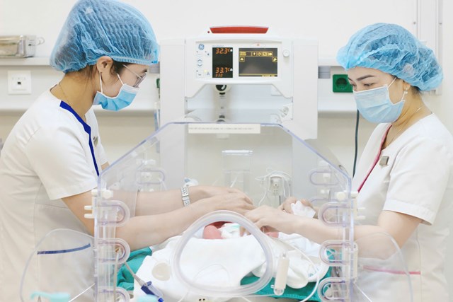 Gần 40 ng&#224;y nỗ lực hồi sinh sự sống b&#233; trai sinh non chỉ nặng hơn 1kg tại Vinmec Ph&#250; Quốc - Ảnh 1