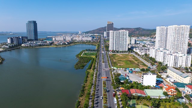 Đường Ho&agrave;ng Quốc Việt l&agrave; một trong những con đường đẹp nhất Hạ Long. Nguồn MIK Group &nbsp;