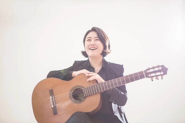 Buổi h&ograve;a nhạc c&oacute; sự g&oacute;p mặt của nghệ sĩ guitar h&agrave;ng đầu thế giới người H&agrave;n Quốc- Bokyung Byun