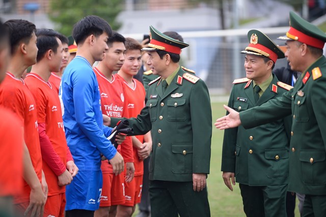Bộ trưởng Bộ Quốc phòng gặp mặt, động viên CLB Thể Công - Viettel - Ảnh 1