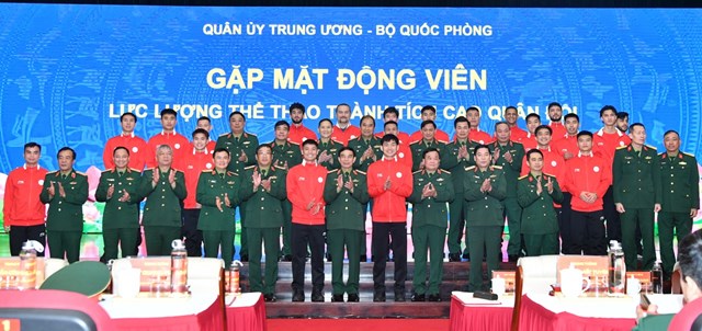 Đại tướng Phan Văn Giang gặp mặt, động vi&ecirc;n CLB Thể C&ocirc;ng&nbsp;