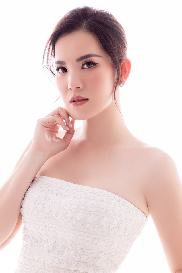 Tuy kh&ocirc;ng tiết lộ nhiều về đời tư, Ho&agrave;ng Oanh vẫn kh&ocirc;ng giấu được sự hạnh ph&uacute;c khi n&oacute;i về cậu con trai 9 tuổi, c&oacute; m&aacute;i t&oacute;c xoăn tự nhi&ecirc;n đ&aacute;ng y&ecirc;u.